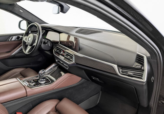 Подержанный автомобиль BMW X6 2020 года (11 фото)