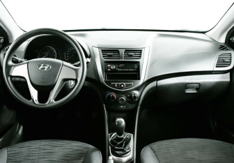 Подержанный автомобиль Hyundai Solaris Hatchback 2015 года (9 фото)