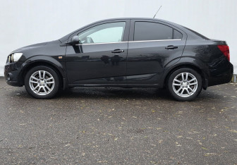 Подержанный автомобиль Chevrolet Aveo Sedan 2012 года (8 фото)