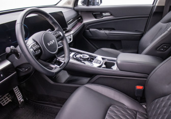 Подержанный автомобиль Kia Sportage 2025 года (10 фото)