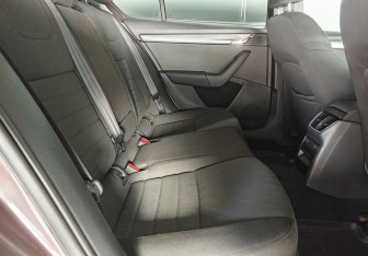 Подержанный автомобиль Skoda Octavia Liftback 2014 года (10 фото)