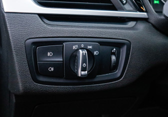 Подержанный автомобиль BMW X1 2017 года (16 фото)