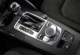 Подержанный автомобиль Audi A3 Hatchback 2016 года (16 фото)