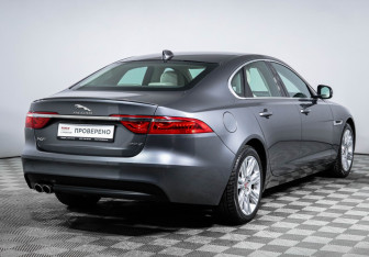 Подержанный автомобиль Jaguar XF Sedan 2017 года (5 фото)