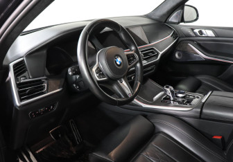 Подержанный автомобиль BMW X7 2021 года (12 фото)