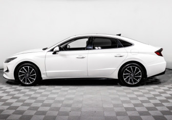 Подержанный автомобиль Hyundai Sonata 2020 года (8 фото)