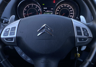 Подержанный автомобиль Citroen C-Crosser 2010 года (15 фото)