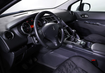 Подержанный автомобиль Peugeot 3008 2012 года (15 фото)