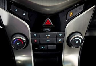 Подержанный автомобиль Chevrolet Cruze Hatchback 2015 года (25 фото)