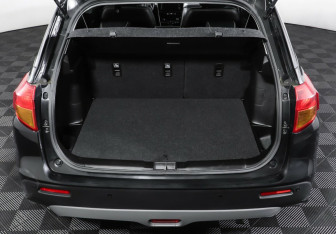 Подержанный автомобиль Suzuki Vitara 2017 года (20 фото)