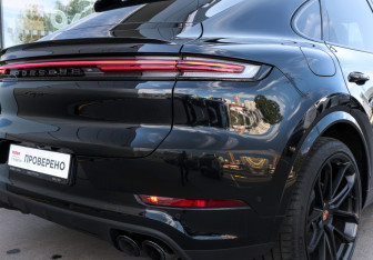 Подержанный автомобиль Porsche Cayenne 2025 года (32 фото)