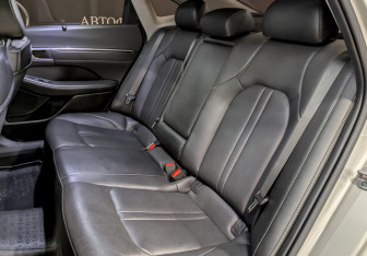 Подержанный автомобиль Hyundai Sonata 2022 года (12 фото)