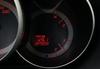 Подержанный автомобиль Mazda 3 Hatchback 2005 года (23 фото)