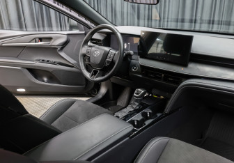 Подержанный автомобиль Toyota Camry Sedan 2024 года (9 фото)