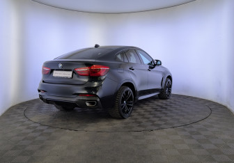 Подержанный автомобиль BMW X6 2019 года (5 фото)
