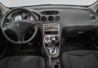 Подержанный автомобиль Peugeot 308 Wagon 2008 года (13 фото)