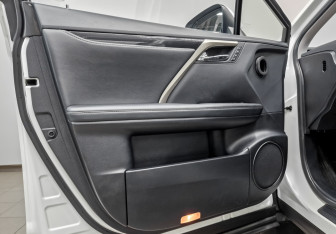 Подержанный автомобиль Lexus RX 2020 года (19 фото)