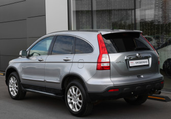 Подержанный автомобиль Honda CR-V 2008 года (7 фото)
