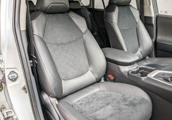 Подержанный автомобиль Toyota RAV4 2021 года (23 фото)