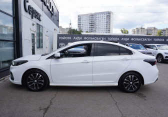 Подержанный автомобиль Omoda S5 2023 года (8 фото)