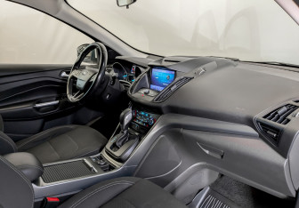 Подержанный автомобиль Ford Kuga 2017 года (12 фото)