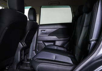 Подержанный автомобиль Mitsubishi Outlander 2019 года (12 фото)