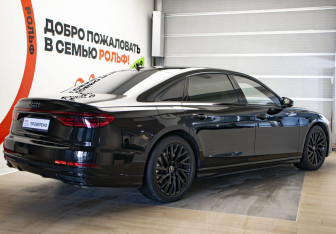 Подержанный автомобиль Audi A8 2022 года (4 фото)