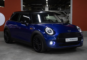 Подержанный автомобиль MINI Hatch 2018 года (3 фото)