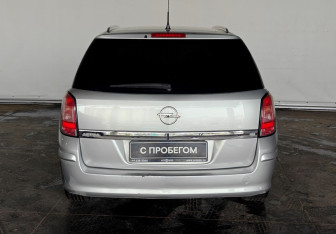 Подержанный автомобиль Opel Astra Wagon 2007 года (5 фото)