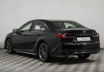 Подержанный автомобиль Toyota Camry Sedan 2024 года (7 фото)