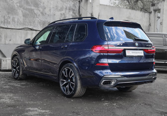 Подержанный автомобиль BMW X7 2021 года (6 фото)