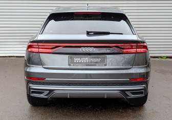 Подержанный автомобиль Audi Q8 2021 года (6 фото)