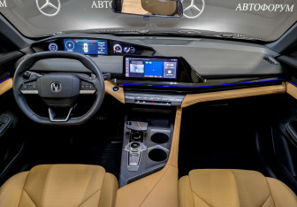 Подержанный автомобиль Changan UNI-V 2023 года (14 фото)