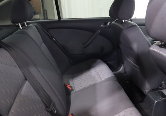 Подержанный автомобиль Skoda Octavia Liftback 2009 года (18 фото)