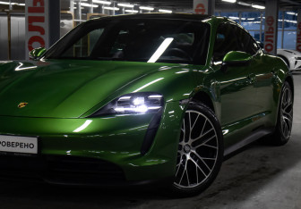 Подержанный автомобиль Porsche Taycan 2022 года (28 фото)