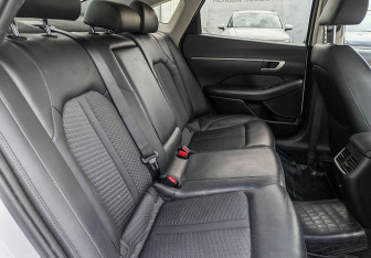 Подержанный автомобиль Hyundai Sonata 2019 года (13 фото)