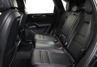 Подержанный автомобиль Porsche Cayenne 2021 года (10 фото)