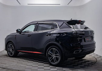 Подержанный автомобиль Changan UNI-S 2024 года (3 фото)