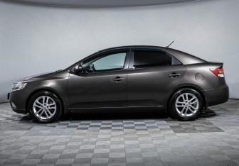 Подержанный автомобиль Kia Cerato Sedan 2011 года (8 фото)