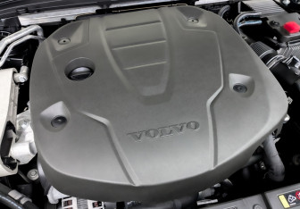 Подержанный автомобиль Volvo V60 2020 года (9 фото)