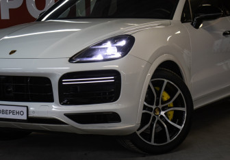 Подержанный автомобиль Porsche Cayenne 2019 года (30 фото)