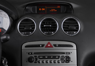 Подержанный автомобиль Peugeot 308 Hatchback 2011 года (14 фото)