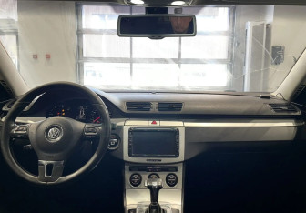 Подержанный автомобиль Volkswagen Passat Wagon 2009 года (8 фото)