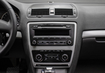 Подержанный автомобиль Skoda Octavia Liftback 2012 года (15 фото)