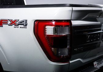 Подержанный автомобиль Ford F-150 2023 года (17 фото)