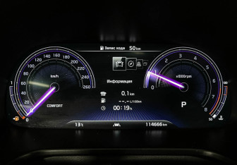 Подержанный автомобиль Kia K900 2019 года (11 фото)