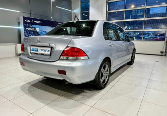 Подержанный автомобиль Mitsubishi Lancer Sedan 2004 года (4 фото)