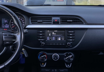 Подержанный автомобиль Kia Rio Sedan 2018 года (12 фото)