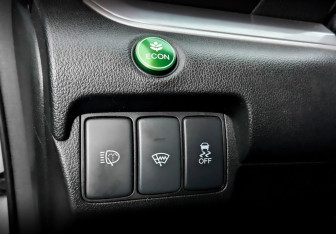 Подержанный автомобиль Honda CR-V 2015 года (26 фото)