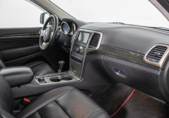 Подержанный автомобиль Jeep Grand Cherokee 2012 года (9 фото)